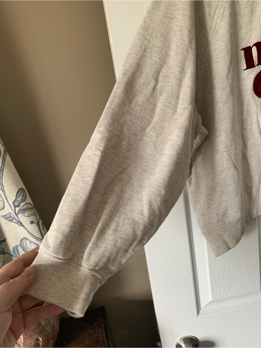 H&M Oui, mon Chéri Cream Graphic Sweatshirt - Picture 4 of 5